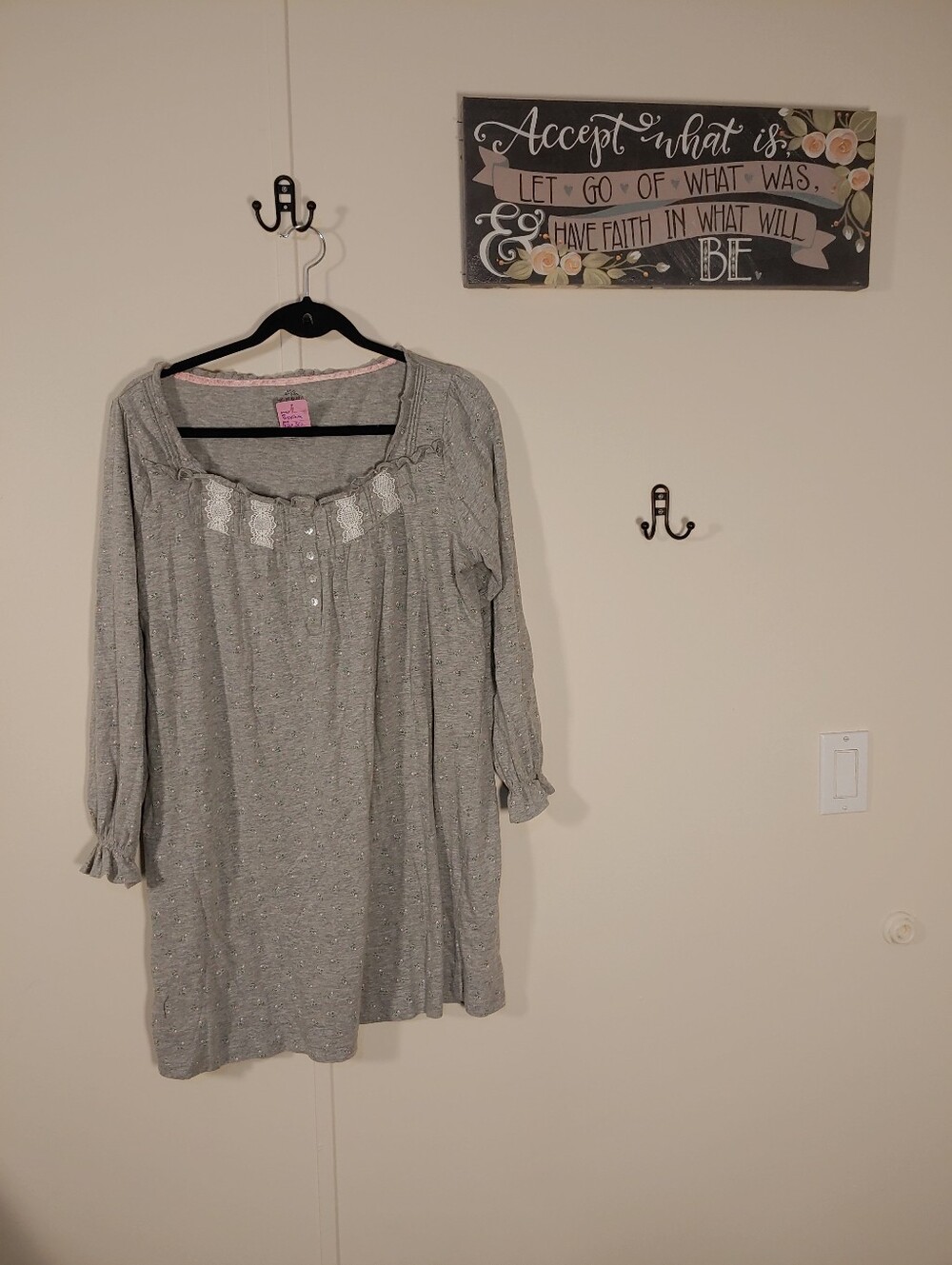 Gorgeous small Sophia Rene Rofe Grey Feminine Girly Long Sleeve Nightgown